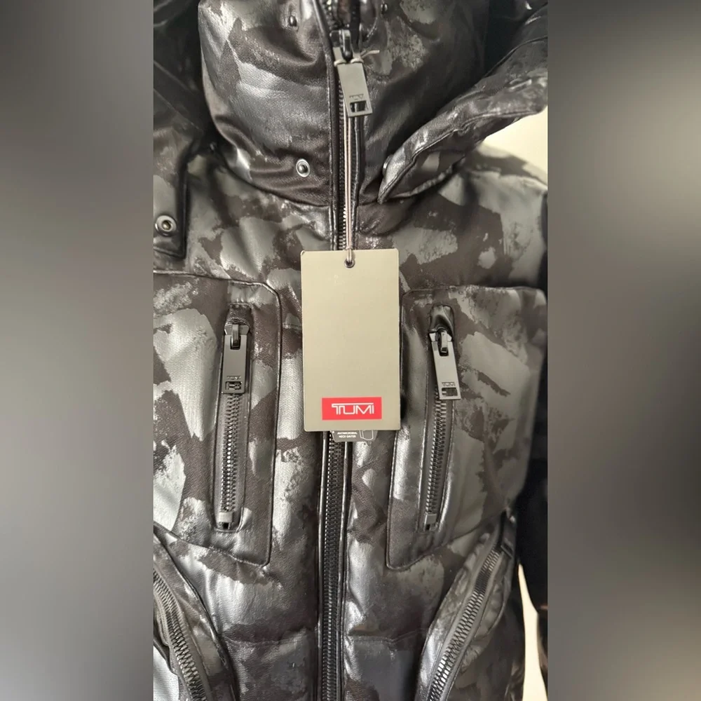Tumi Utility Expedition Black Camo Down Puffer Woman Size L